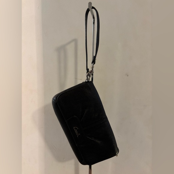 Coach Black Shoulder Bag Converts to Wristlet with Pleated Design Hang Tag EUC - Picture 6 of 9